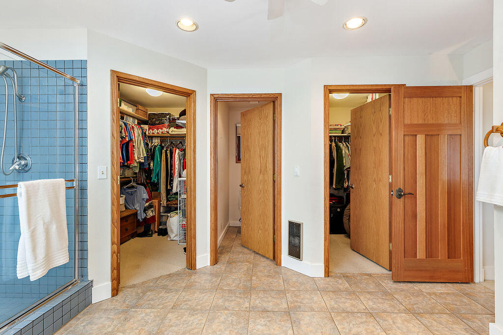 3828 Upper Applegate Road Jacksonville, OR 97530 - Photo 39 of 69 a view of a hallway with closet and a bathroom