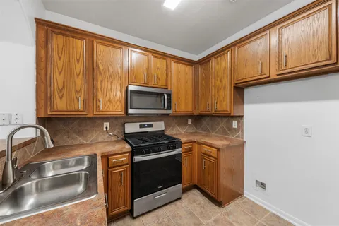 $285,000 | 10135 West Palm Lake Drive, Houston, TX 77034