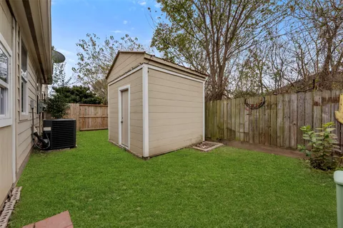 $285,000 | 10135 West Palm Lake Drive, Houston, TX 77034