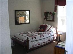 299 Knott Road Winchester, TN 37398 - Photo 17 of 20 Guest bedroom.