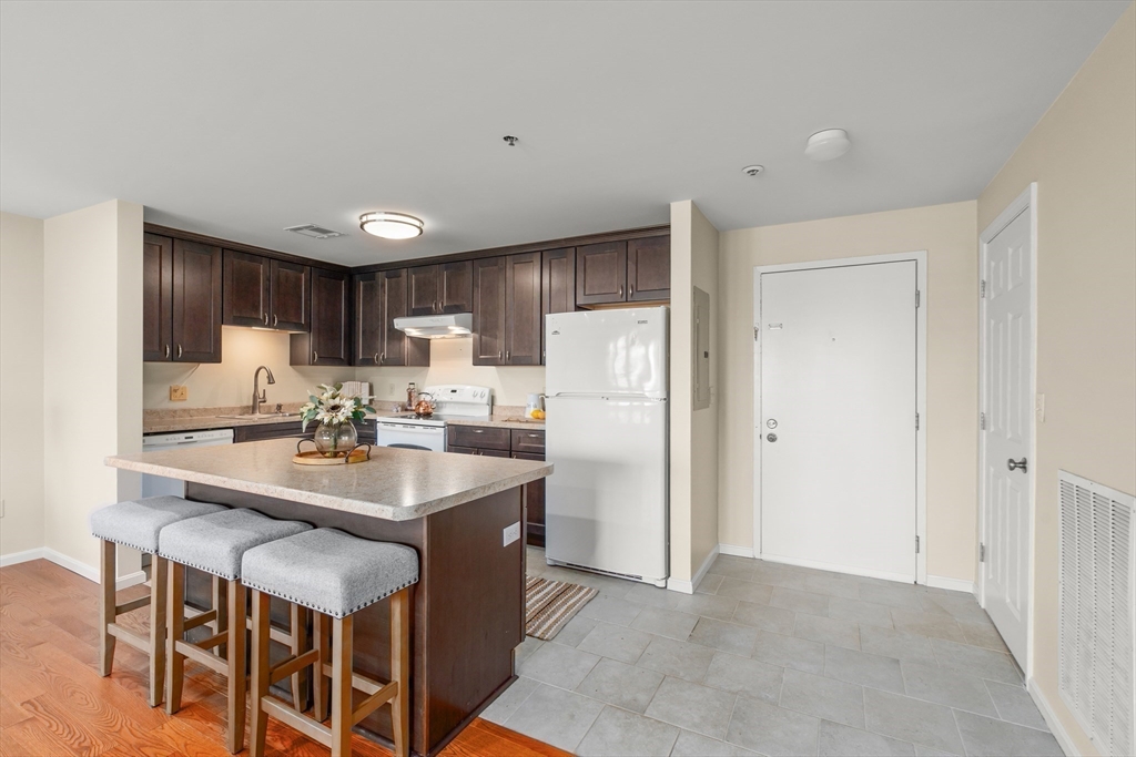 38 Dunham Road, Unit 204 Beverly, MA 01915 - Photo 7 of 28 Gallery Image 7