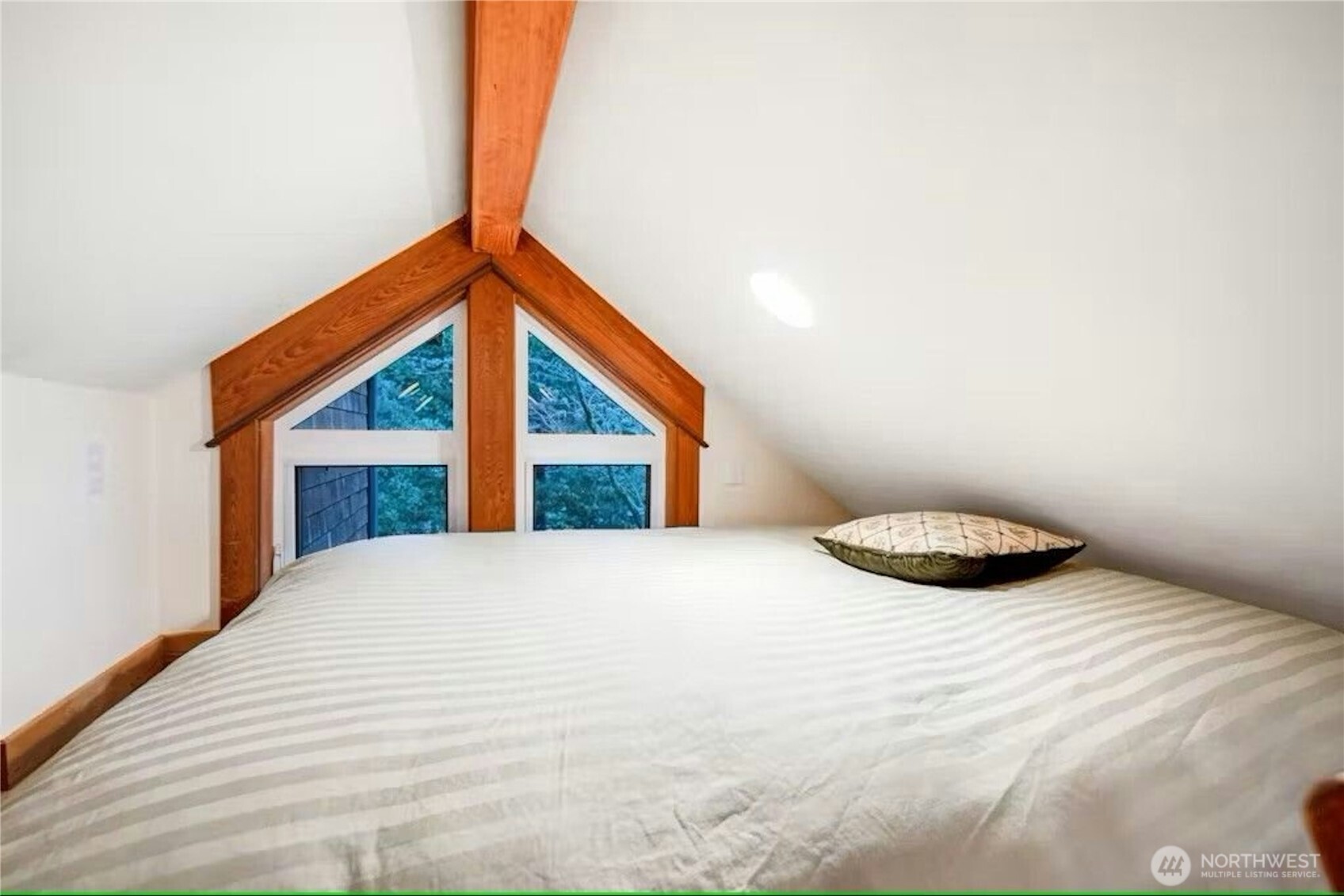 5579 Northeast Foster Road Bainbridge Island, WA 98110 - Photo 12 of 36