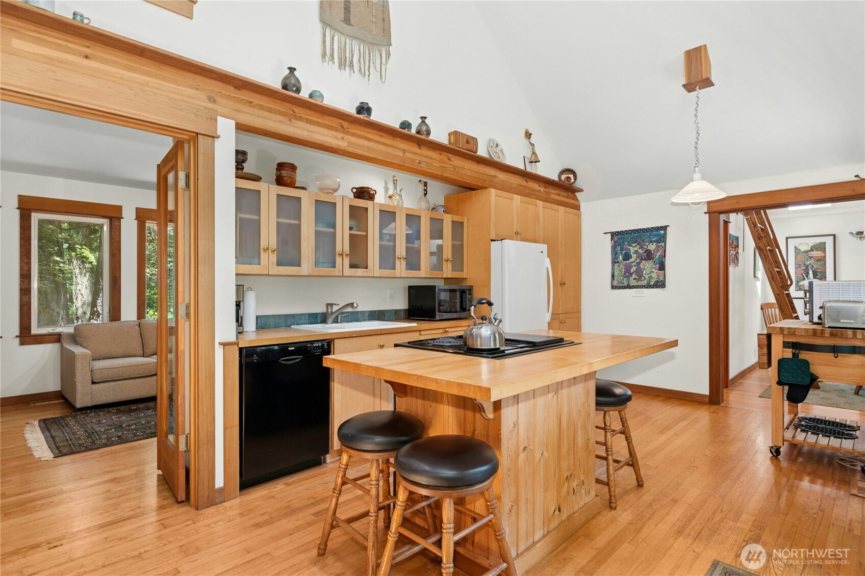 5579 Northeast Foster Road Bainbridge Island, WA 98110 - Photo 7 of 36