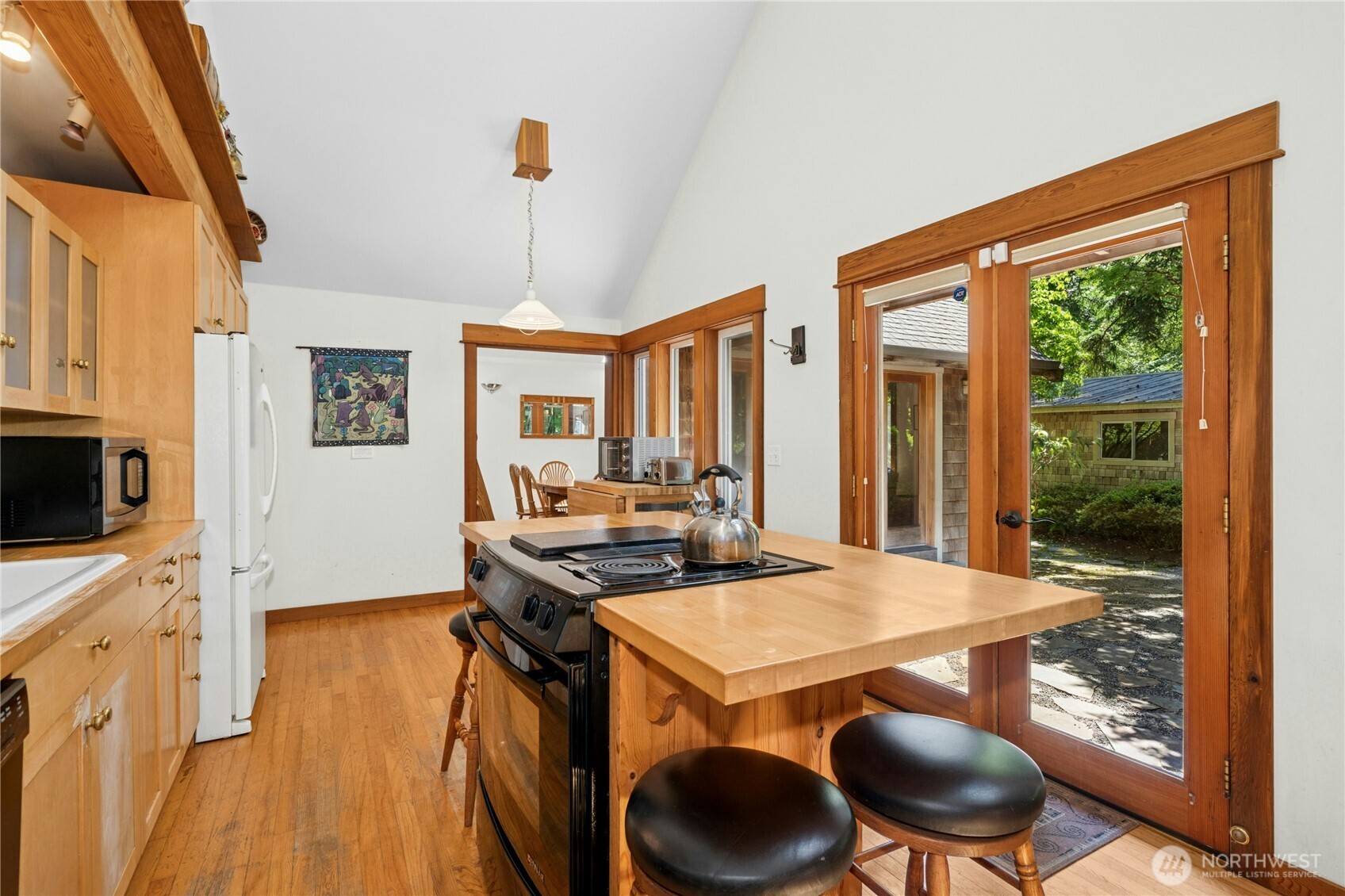 5579 Northeast Foster Road Bainbridge Island, WA 98110 - Photo 8 of 36