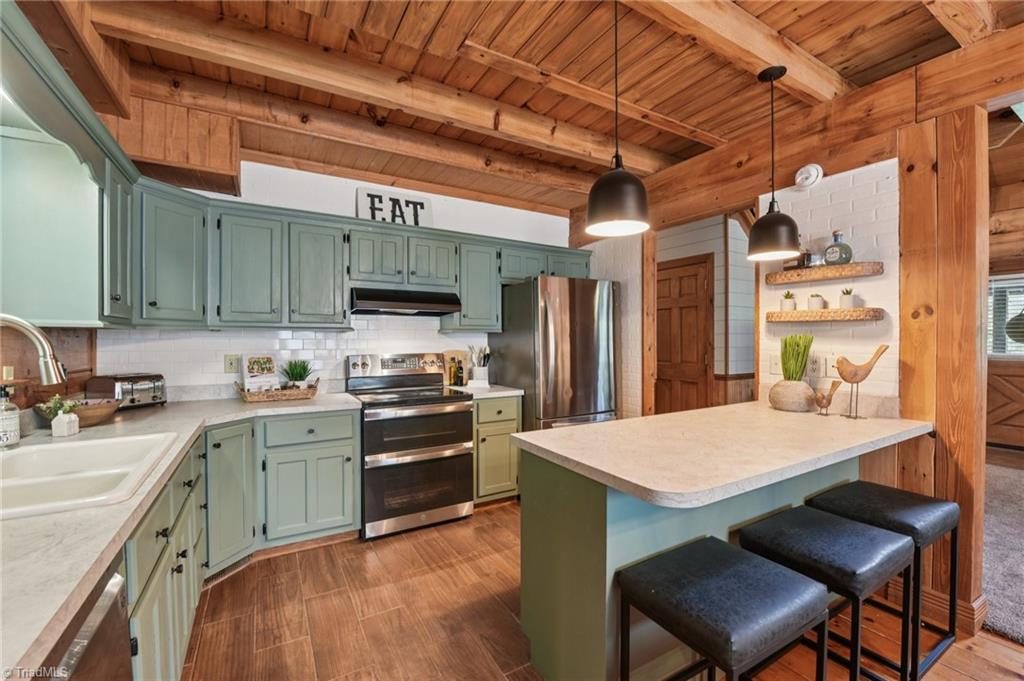6875 Pisgah Covered Bridge Road Asheboro, NC 27205 - Photo 12 of 41 Kitchen with stainless steel appliances