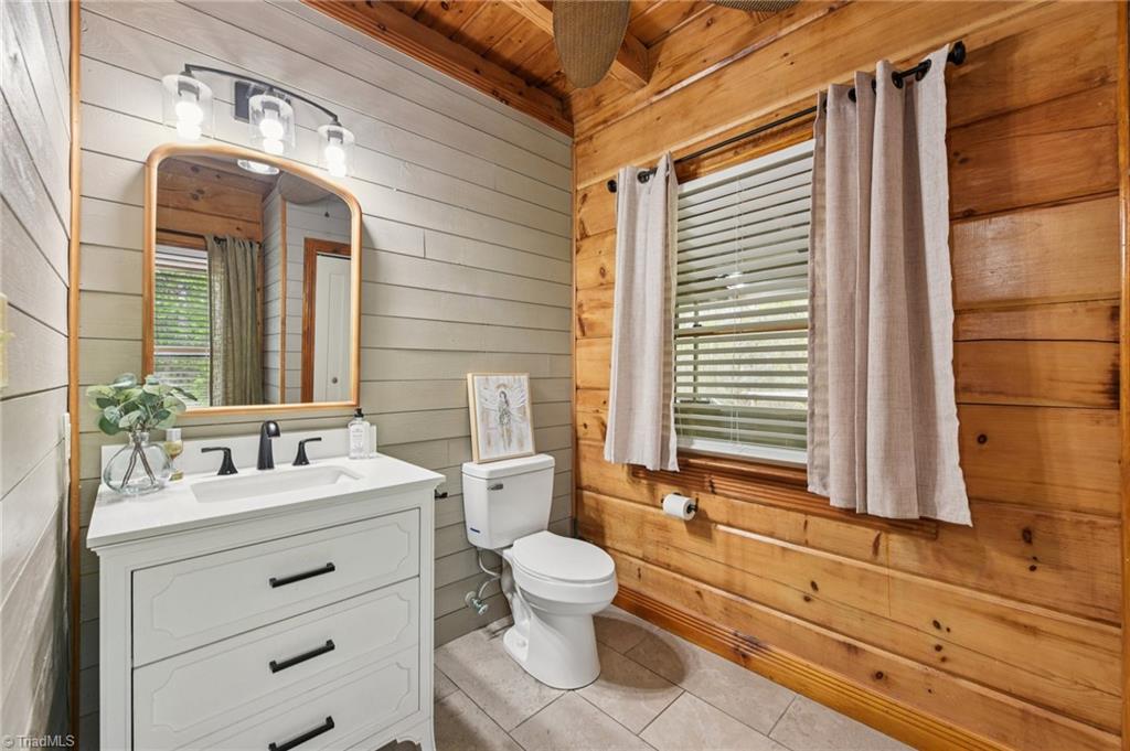 6875 Pisgah Covered Bridge Road Asheboro, NC 27205 - Photo 19 of 41 Primary bathroom