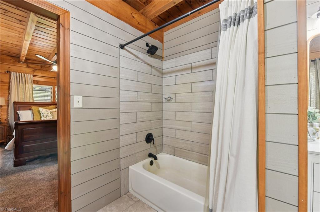 6875 Pisgah Covered Bridge Road Asheboro, NC 27205 - Photo 20 of 41 Tub/shower in primary bathroom