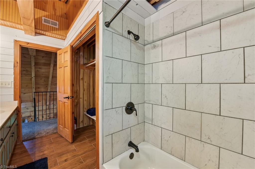 6875 Pisgah Covered Bridge Road Asheboro, NC 27205 - Photo 26 of 41 Tub/shower in upper level hall bathroom