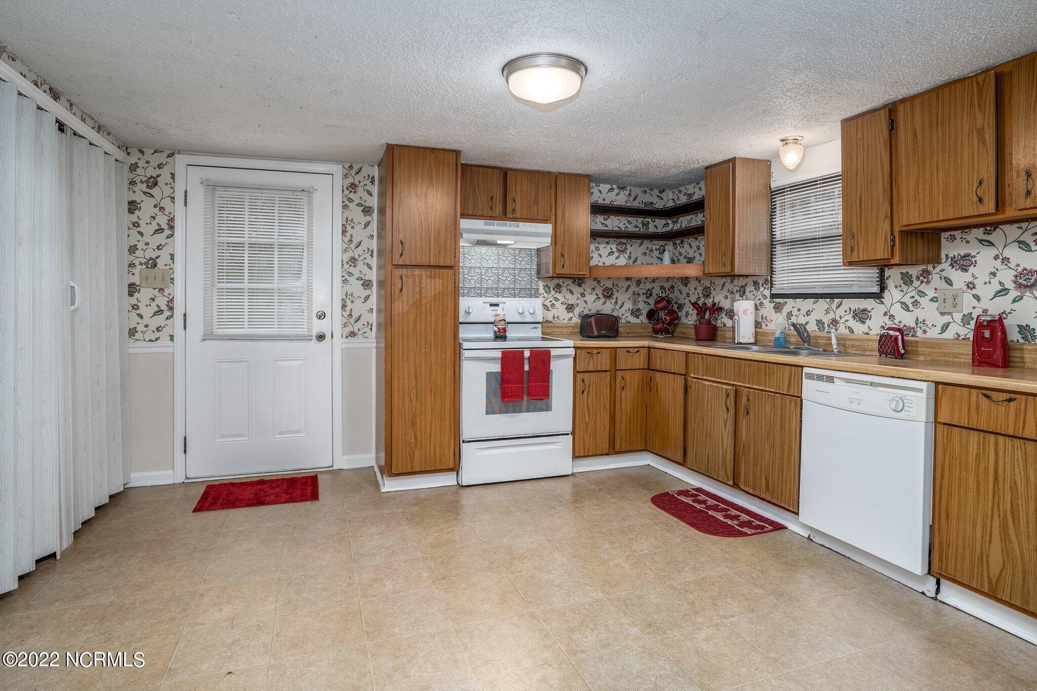 8339 Edwards Road Castalia, NC 27816 - Photo 10 of 30 010-8339EdwardsRoad-Castalia-NC-27816-SM