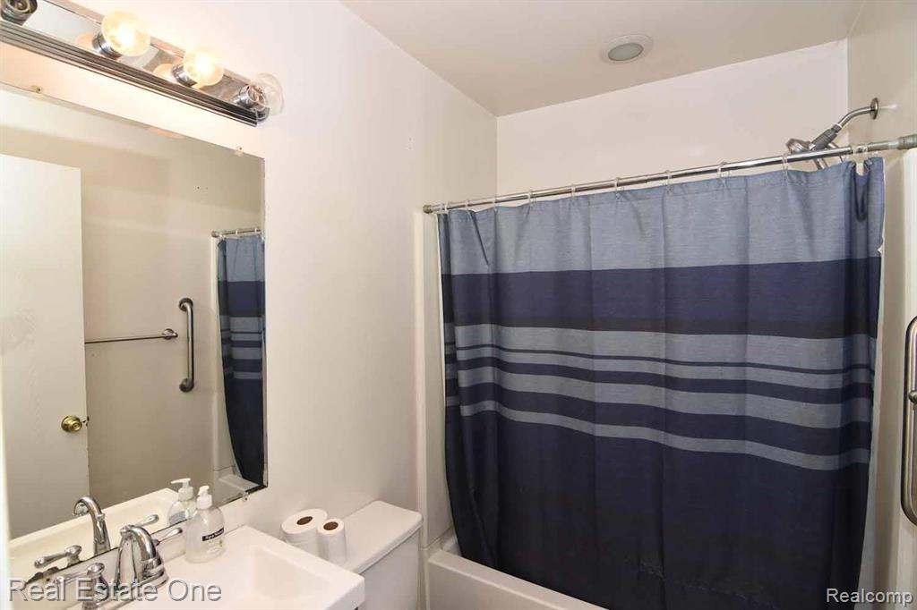 5705 Branch Road Flint, MI 48506 - Photo 10 of 25
