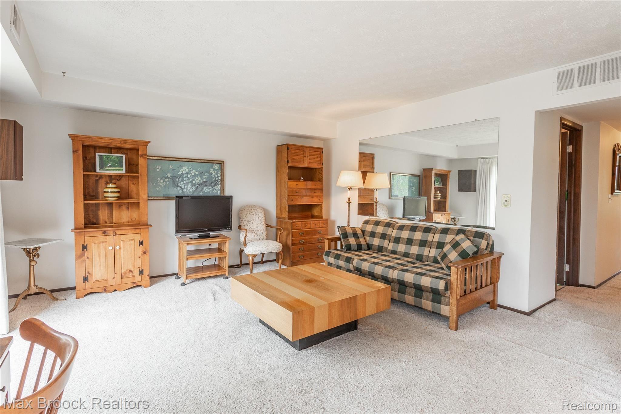 1695 Riverside Drive, Unit 12 Rochester, MI 48309 - Photo 13 of 29 244A2641.jpg