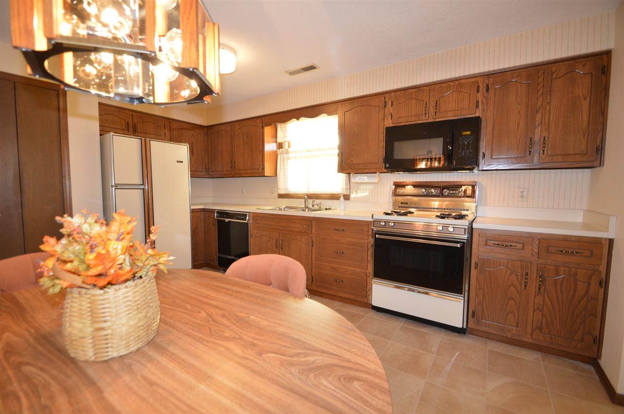 5321 Kroemer Road Fort Wayne, IN 46818 - Photo 9 of 34