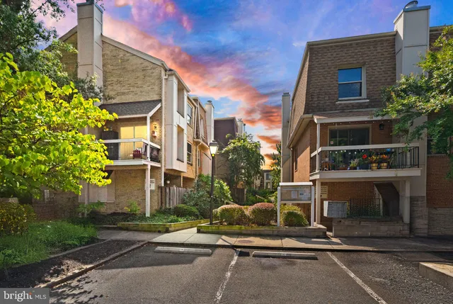 $423,000 | 1641 Kenwood Avenue, Alexandria, VA 22302