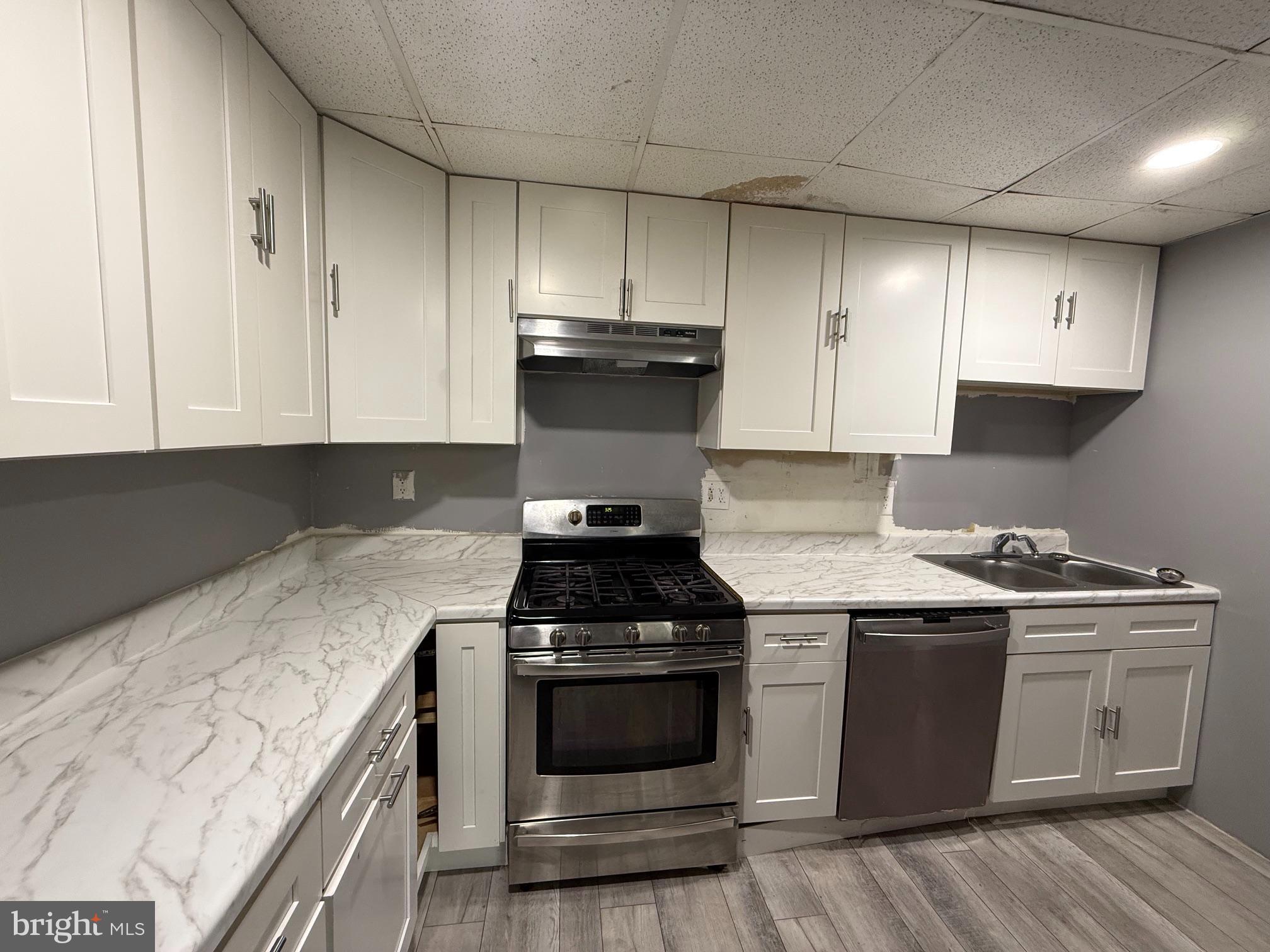 212 Warren Street, Unit 2 Beverly, NJ 08010 - Photo 16 of 33 Unit 2 Kitchen