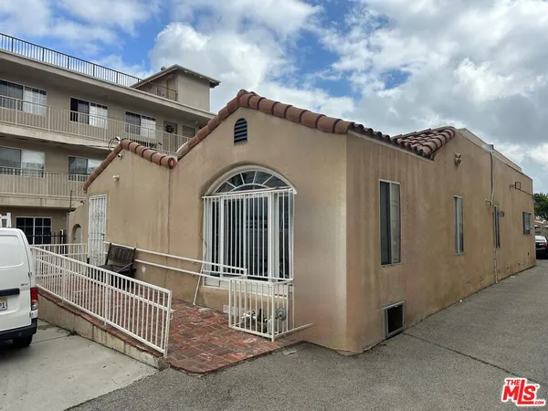 a view of a house with a garage