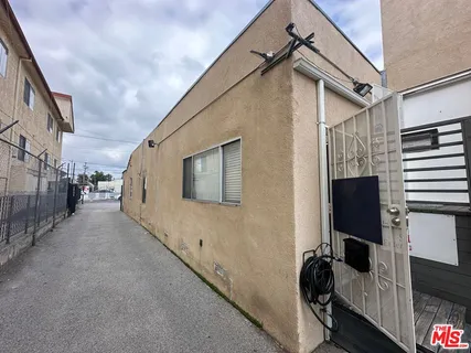 $1,399,000 | 7304 Canby Avenue, Reseda, CA 91335