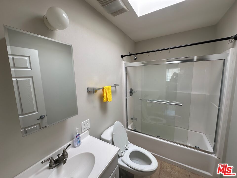 7304 Canby Avenue Reseda, CA 91335 - Photo 10 of 35