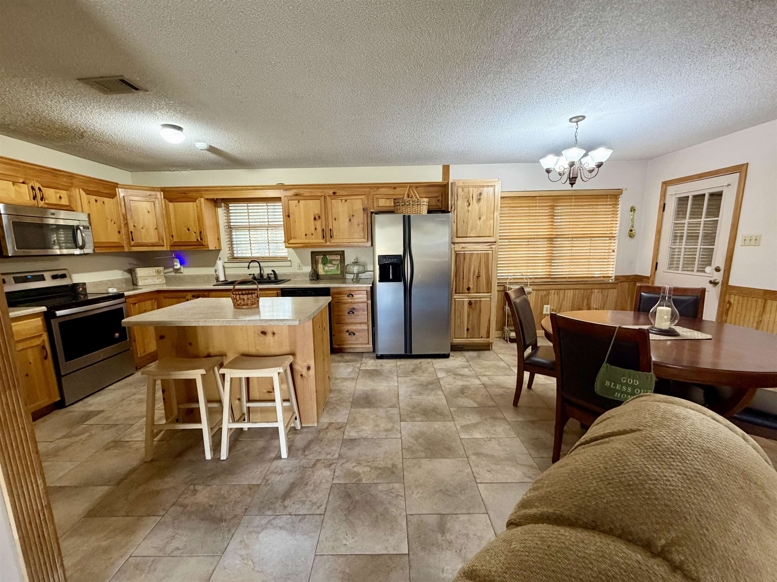 302 Woodlawn Avenue Atmore, AL 36502 - Photo 3 of 15 Kitchen