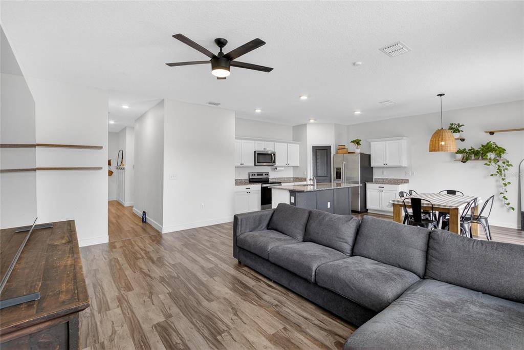 1044 Kelly Fern Loop Ruskin, FL 33570 - Photo 11 of 35