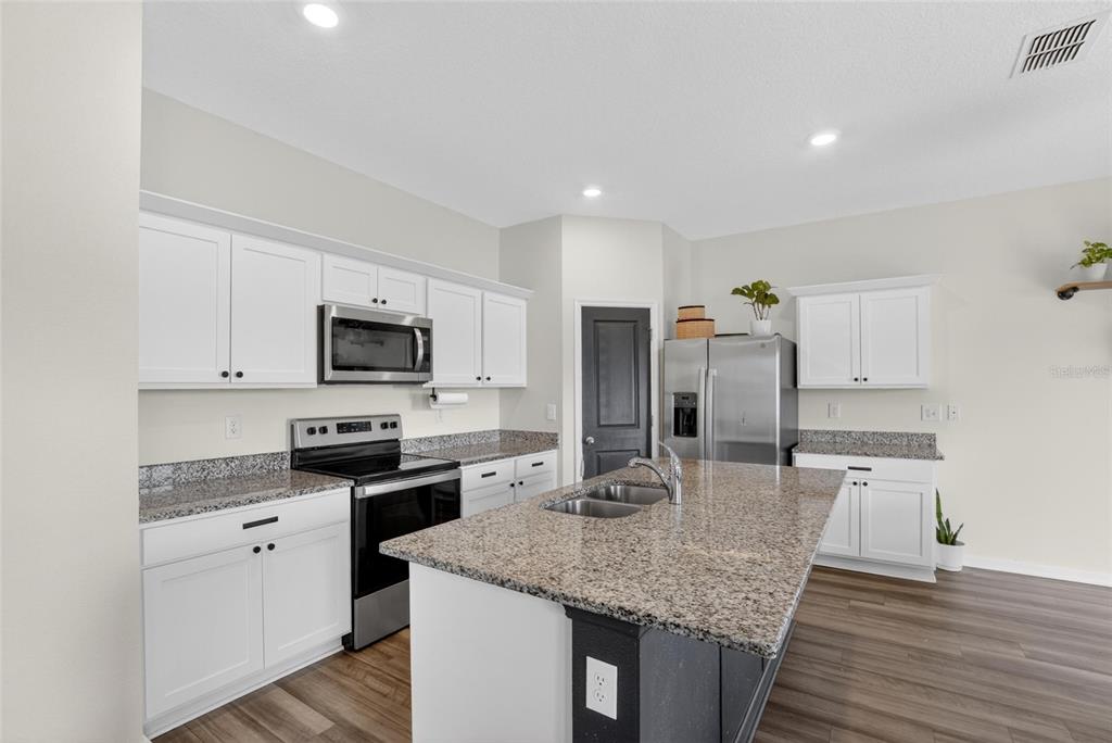 1044 Kelly Fern Loop Ruskin, FL 33570 - Photo 12 of 35