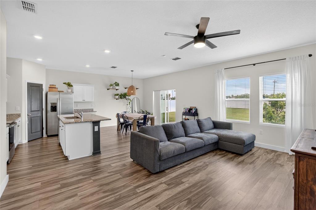 1044 Kelly Fern Loop Ruskin, FL 33570 - Photo 10 of 35