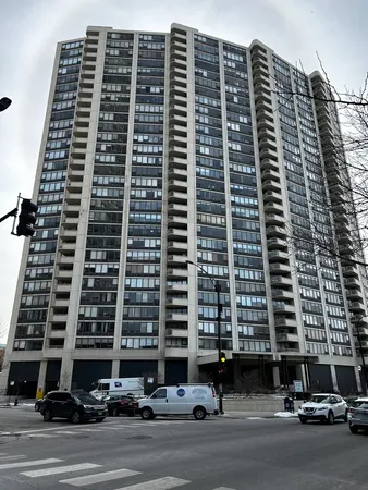 $1,400 | 3930 North Pine Grove Avenue, Unit 408, Chicago, IL 60613