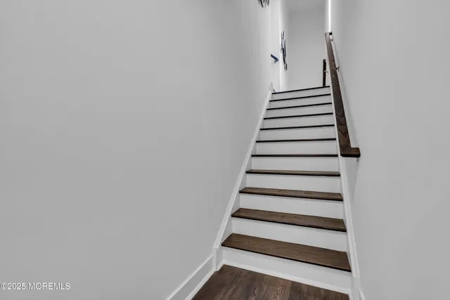 $689,900 | 39 Crimson Drive, Manalapan, NJ 07726