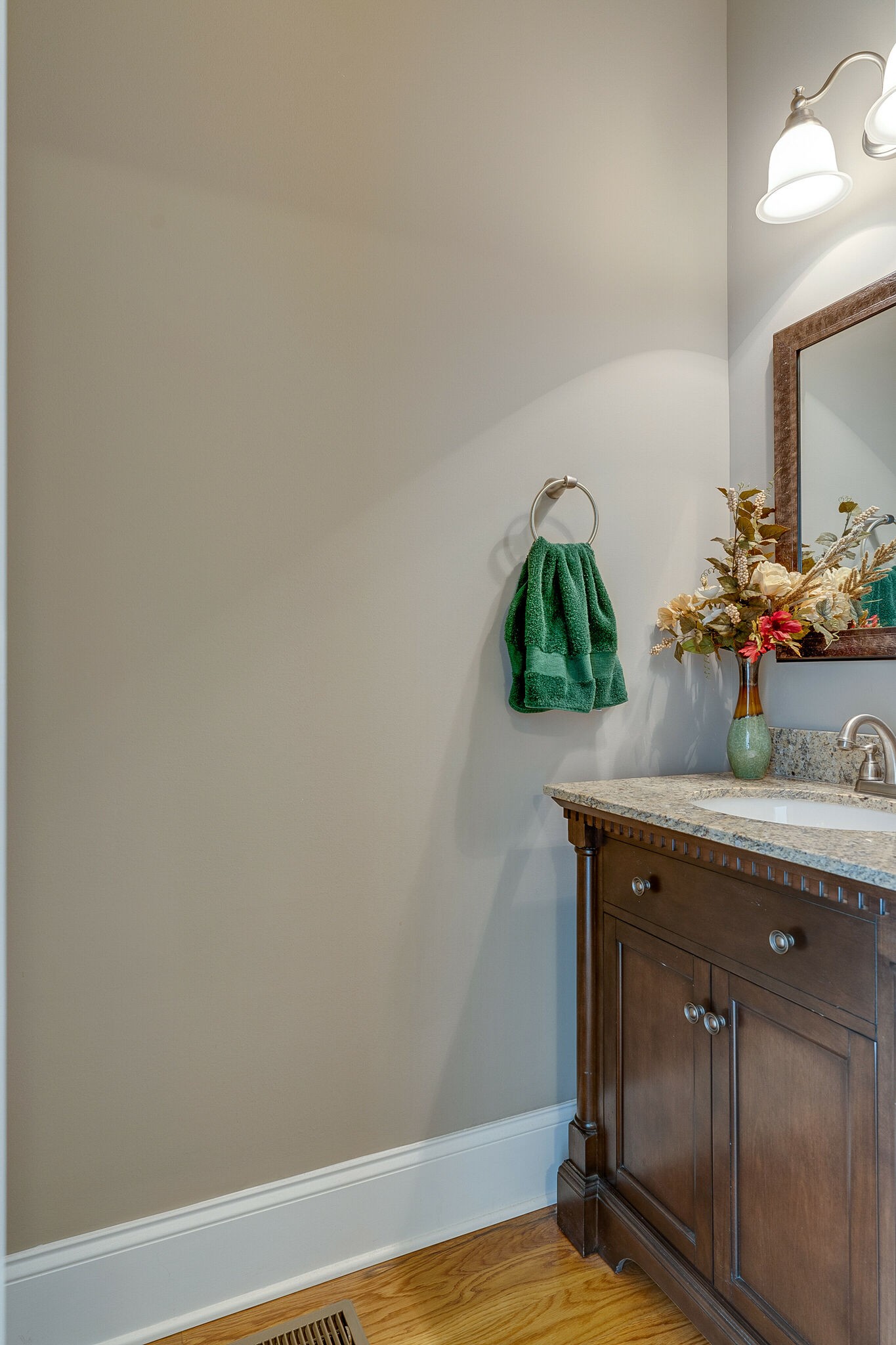 8882 New Chapel Road Springfield, TN 37172 - Photo 32 of 60 a view of bathroom with a sink and vanity