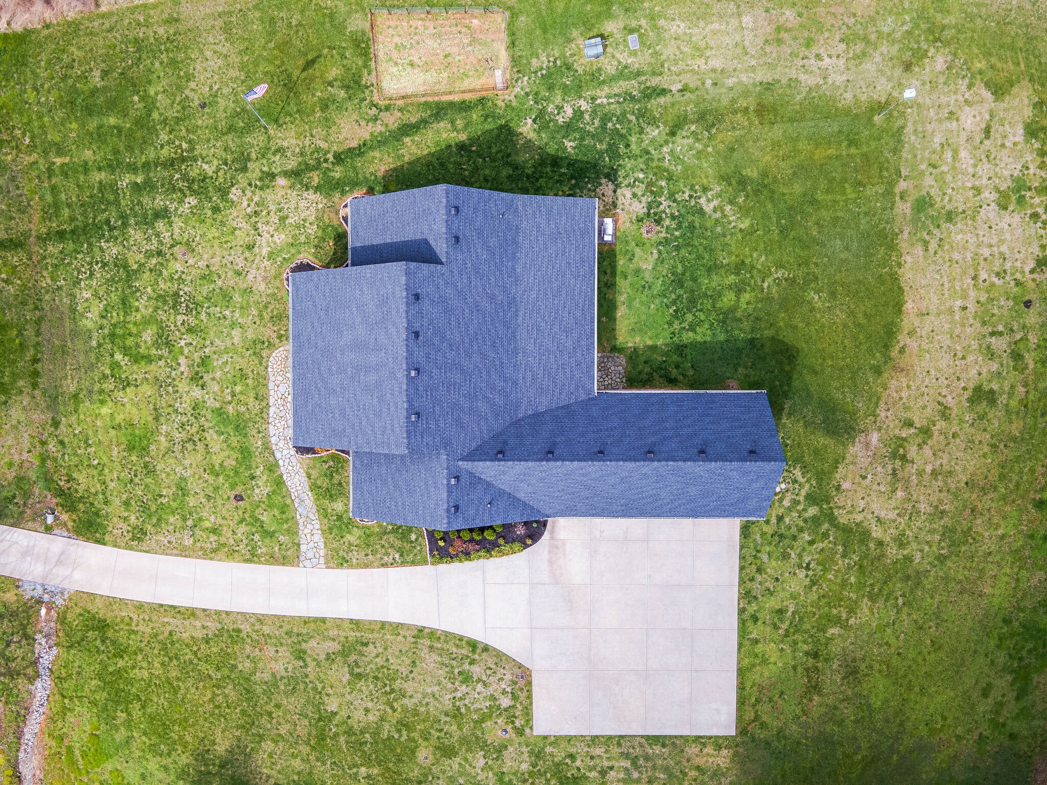 8882 New Chapel Road Springfield, TN 37172 - Photo 55 of 60 an aerial view of a house with a yard