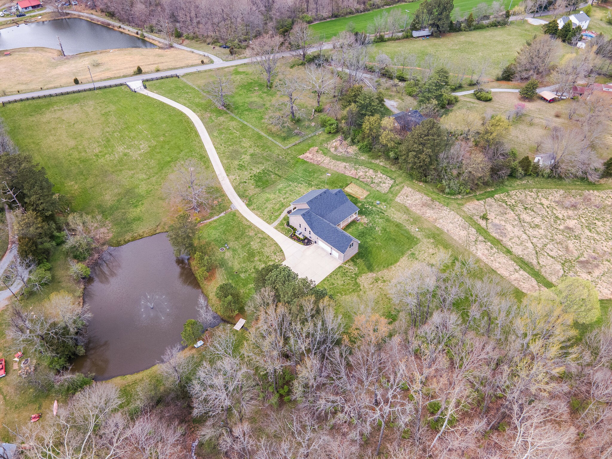 8882 New Chapel Road Springfield, TN 37172 - Photo 56 of 60 an aerial view of a house with a yard and lake view