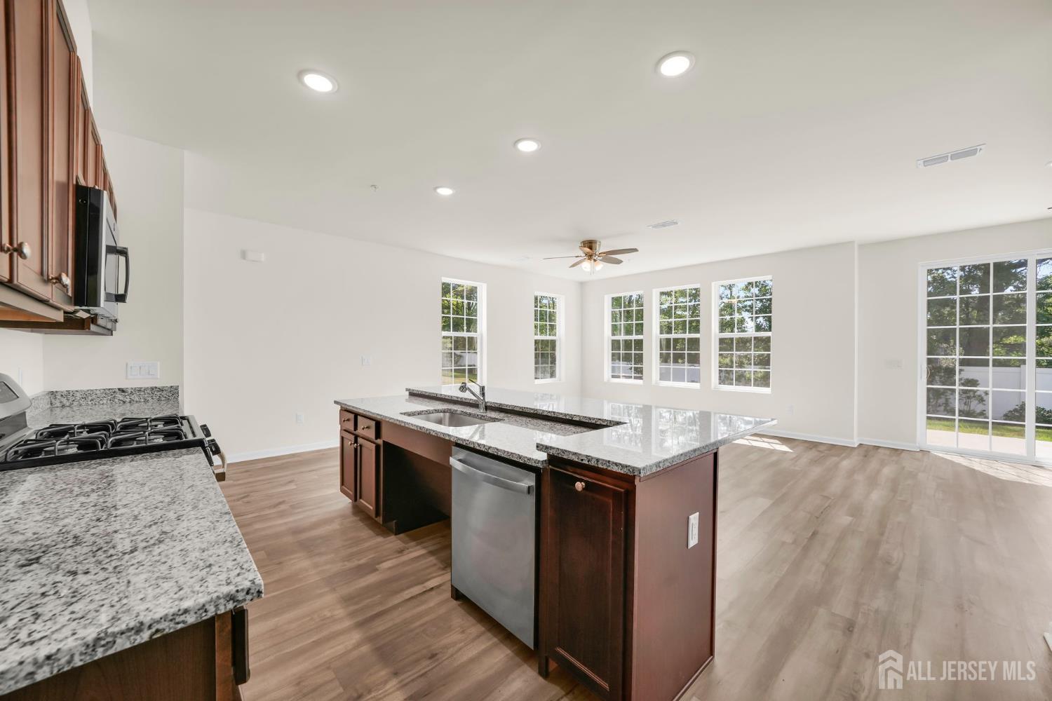 228 Park Lane Dunellen, NJ 08812 - Photo 11 of 25