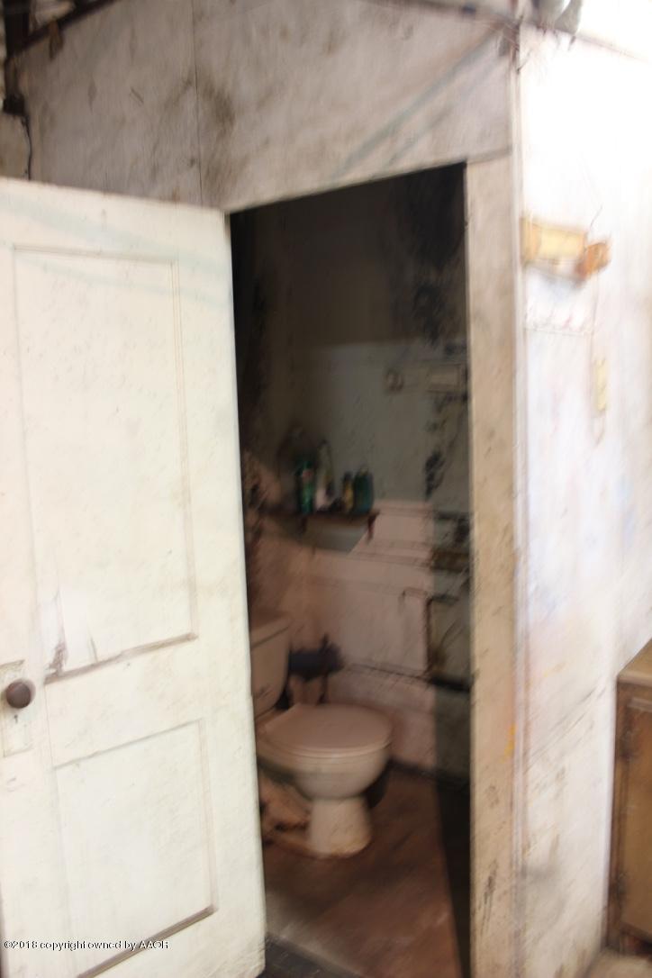 3405 South Taylor Street Amarillo, TX 79110 - Photo 18 of 26 a bathroom with a toilet and a shower
