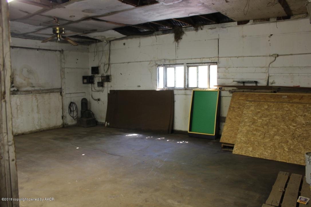3405 South Taylor Street Amarillo, TX 79110 - Photo 22 of 26 a view of a garage