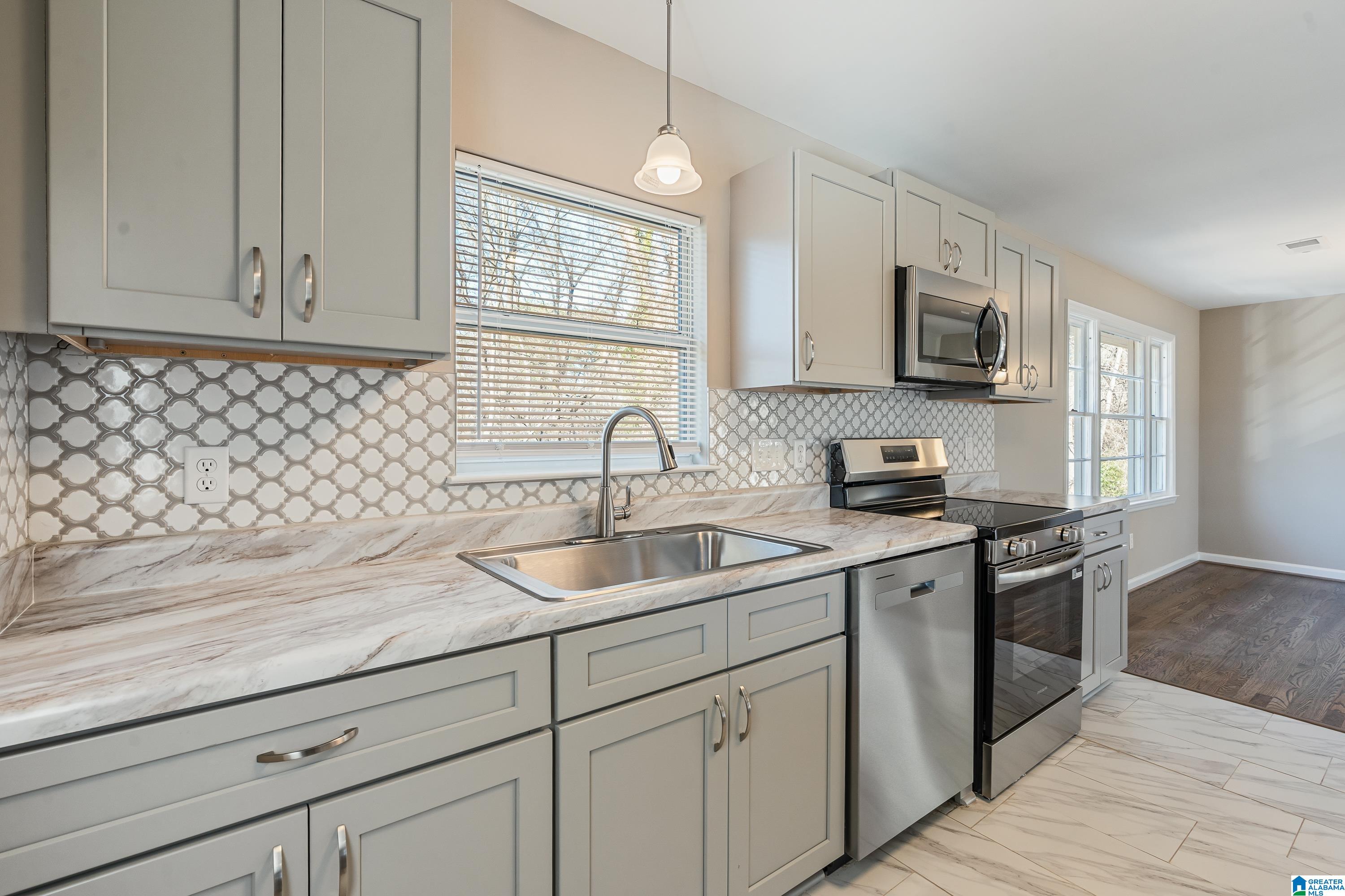 2036 Pershing Road Birmingham, AL 35214 - Photo 6 of 37