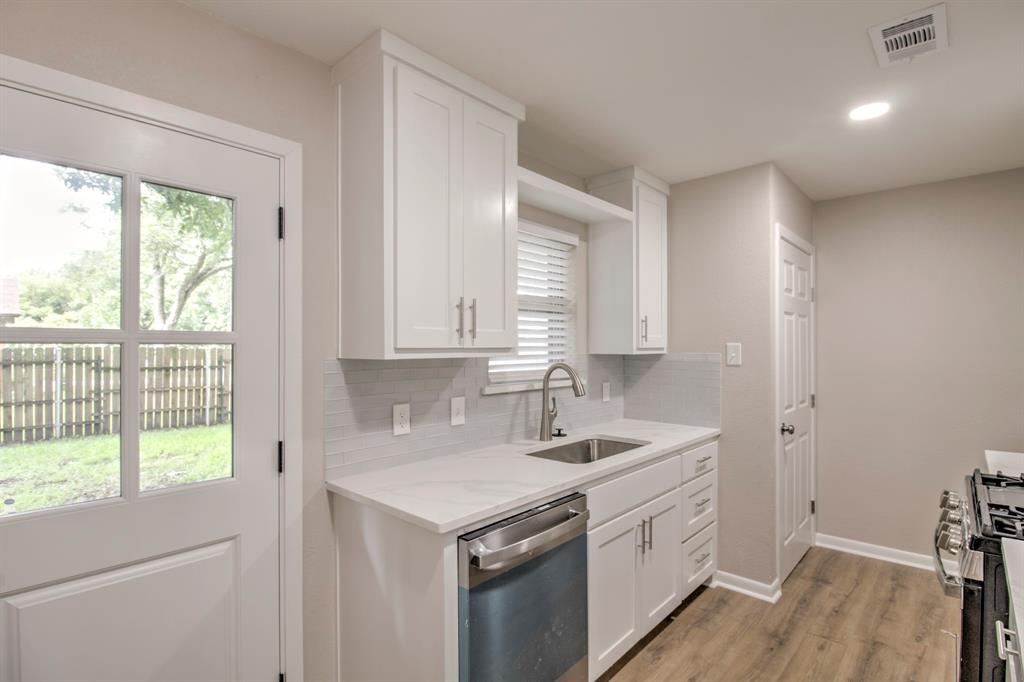 327 West McKinney Street Pilot Point, TX 76258 - Photo 12 of 29