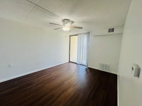 $142,500 | 1750 North Marywood Avenue, Unit 513, Aurora, IL 60505