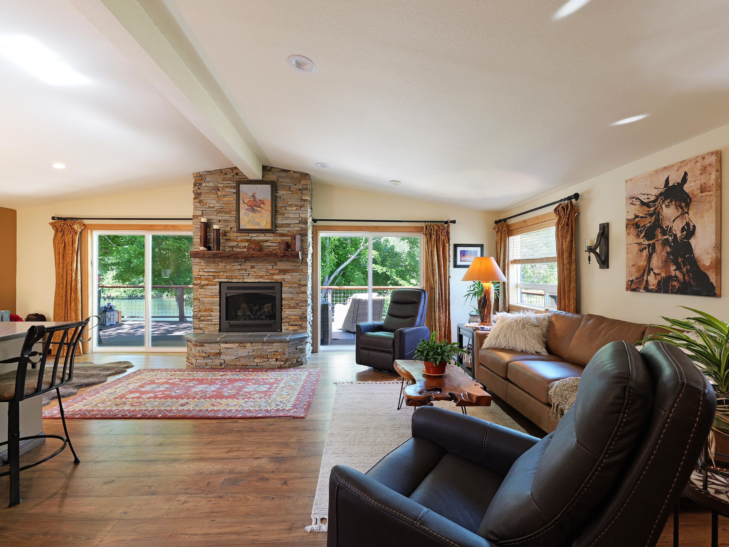 150 Castaline Place Shady Cove, OR 97539 - Photo 10 of 83 Living Room