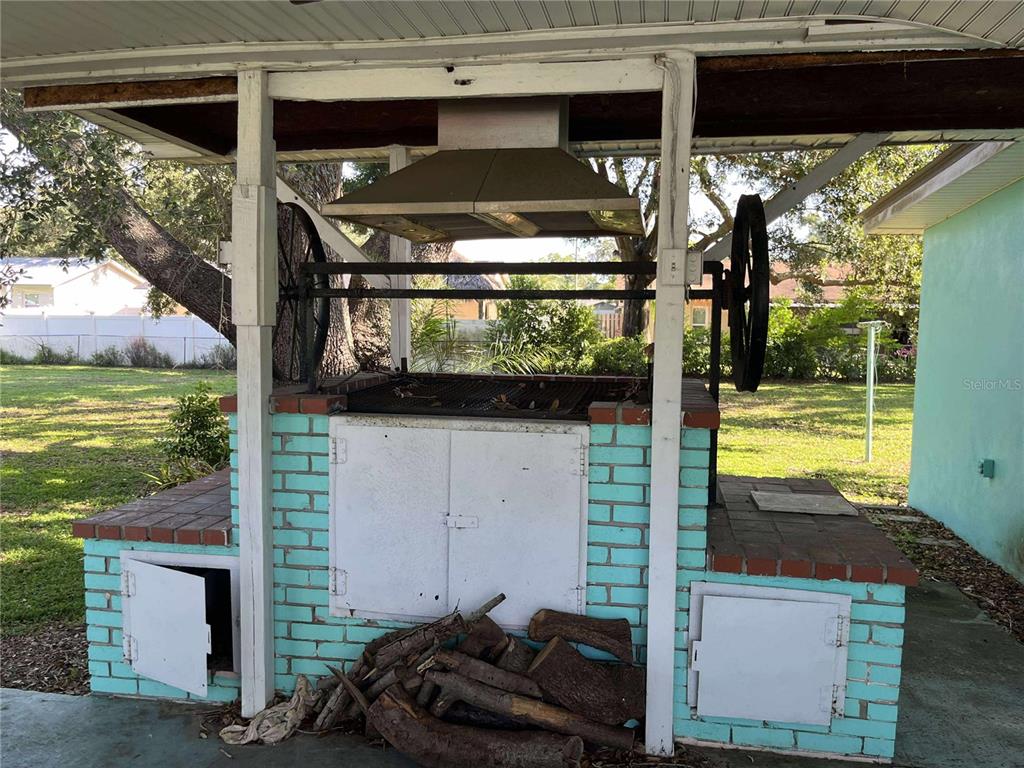 608 Knowles Road Brandon, FL 33511 - Photo 26 of 41 a view of outdoor space with garden