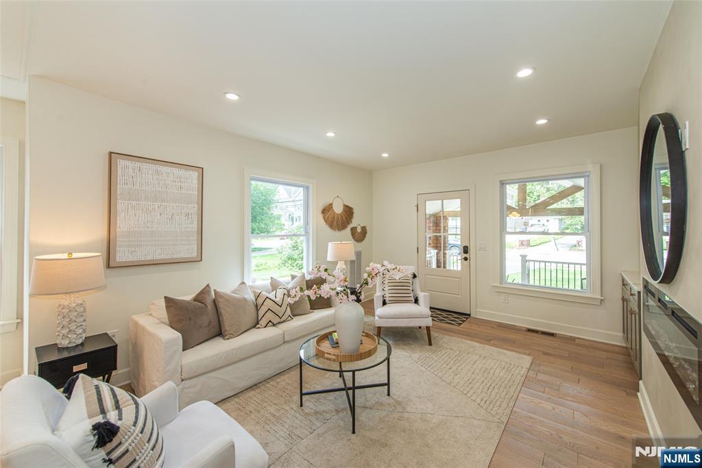 181 Valley Road Montclair, NJ 07042 - Photo 6 of 33