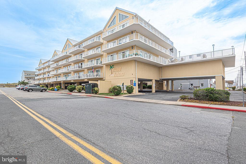 9 90th Street, Unit 102 Ocean City, MD 21842 - Photo 41 of 42 a front view of a building