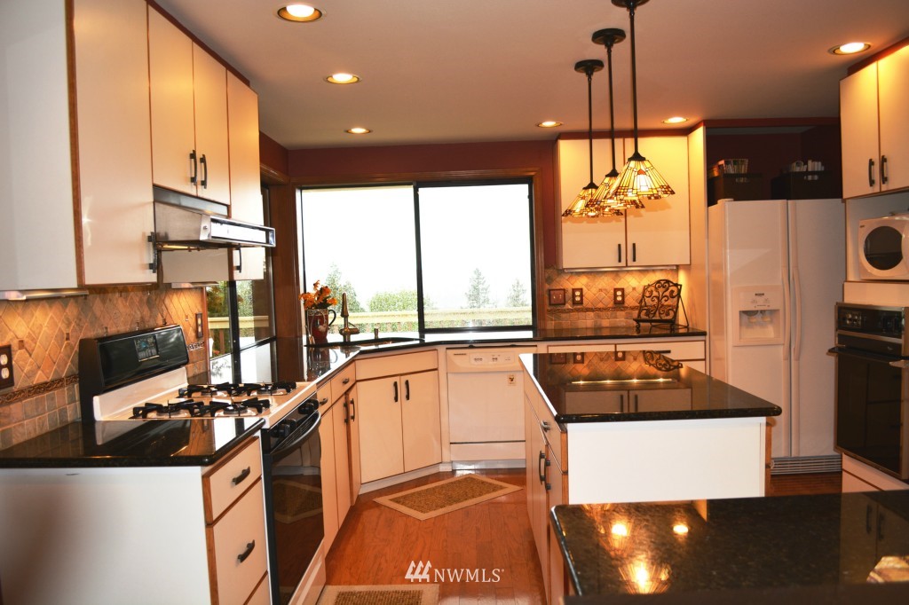 701 South 52nd Street Renton, WA 98055 - Photo 3 of 25