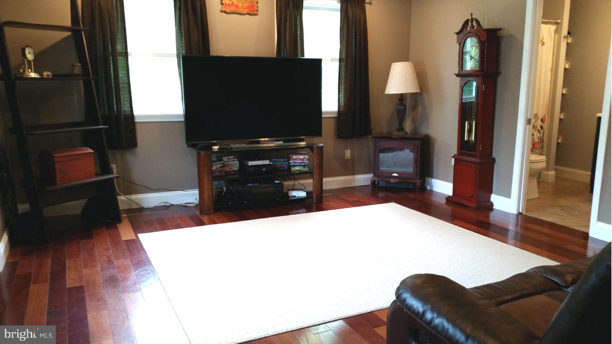 112 Roselawn Road Annapolis, MD 21403 - Photo 18 of 29 Living Room
