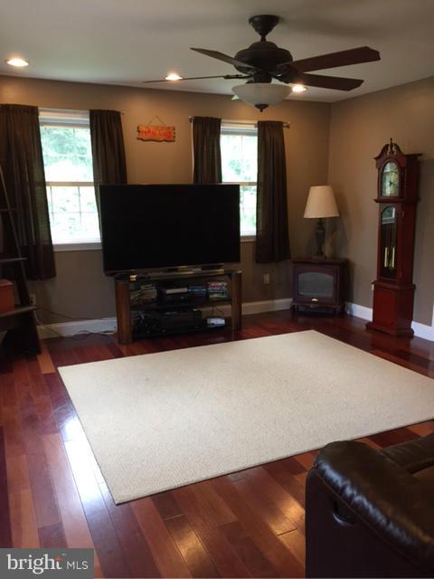 112 Roselawn Road Annapolis, MD 21403 - Photo 19 of 29 Living Room