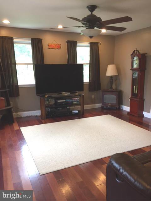 112 Roselawn Road Annapolis, MD 21403 - Photo 21 of 29 Living Room