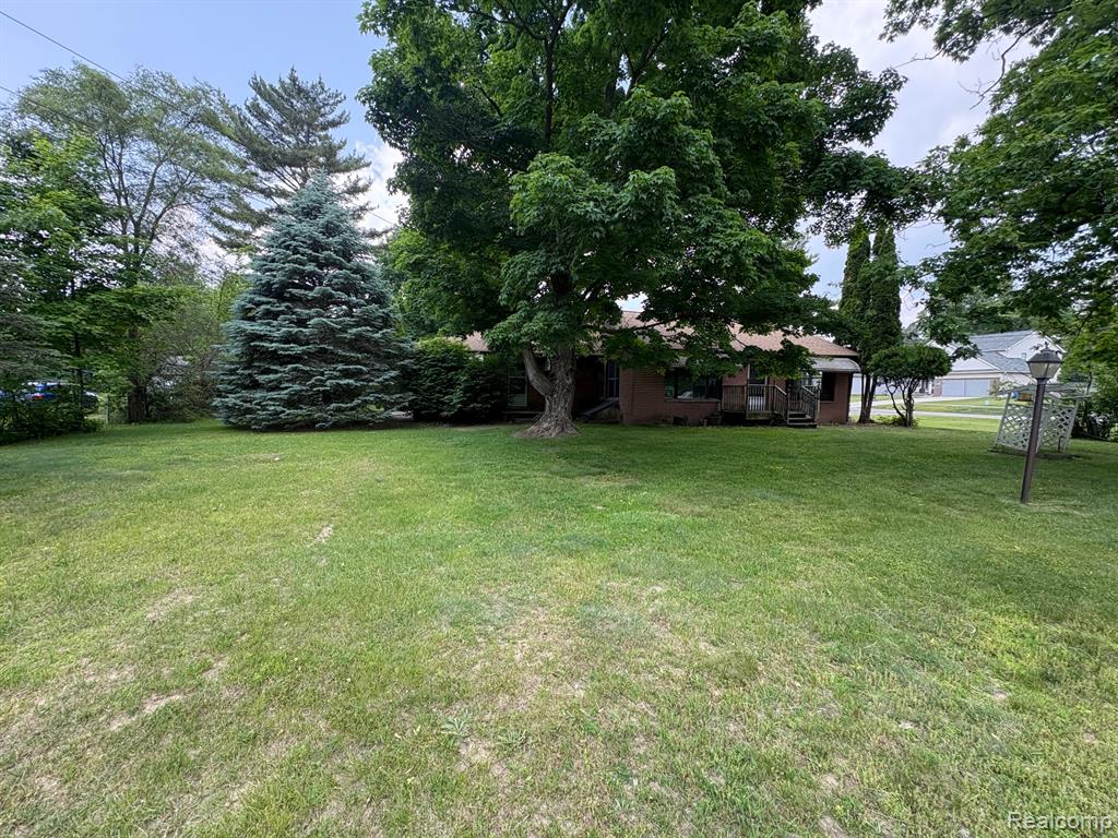 206 South Hospital Road Waterford, MI 48327 - Photo 8 of 25 Gallery Image 8