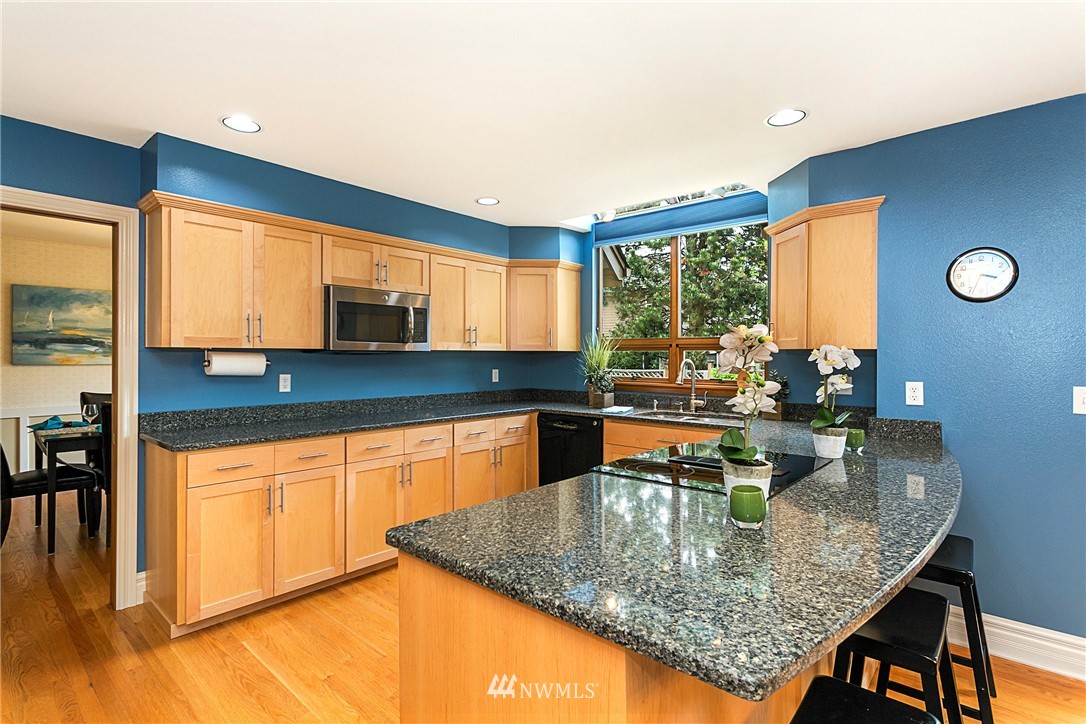 2419 241st Street Southeast Bothell, WA 98021 - Photo 7 of 24