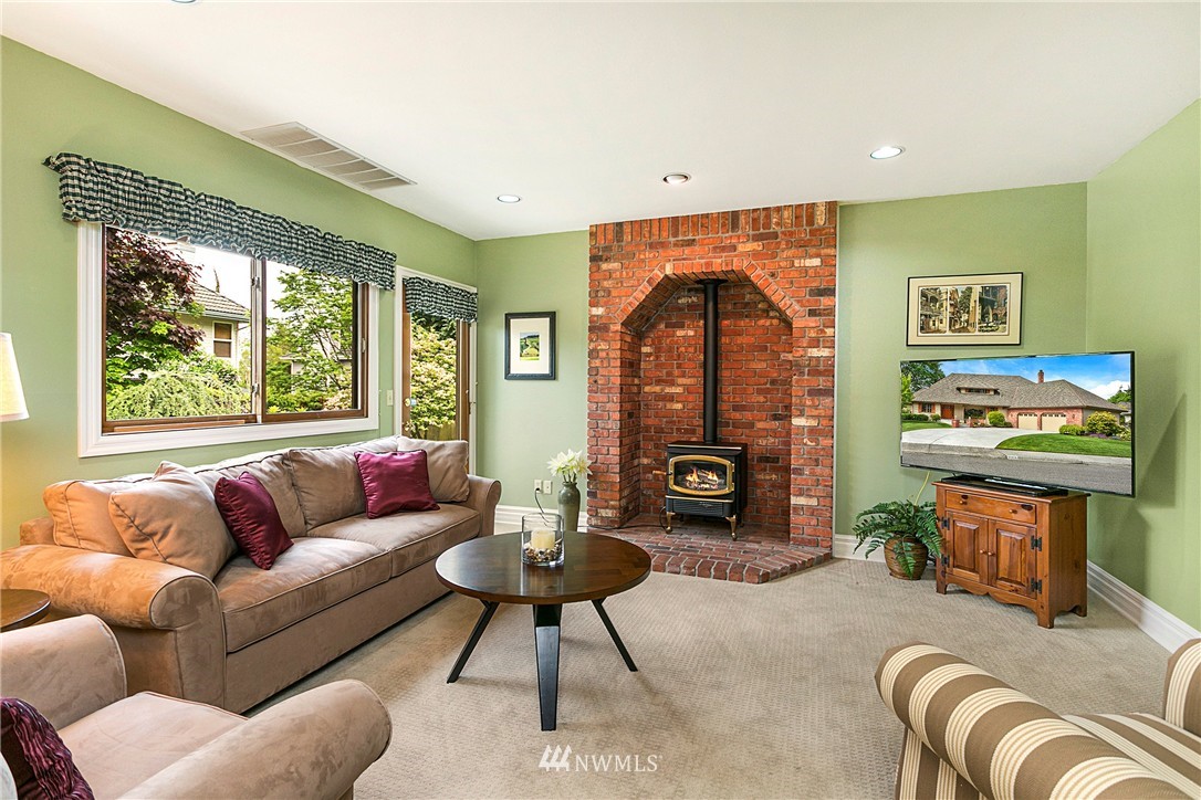 2419 241st Street Southeast Bothell, WA 98021 - Photo 9 of 24