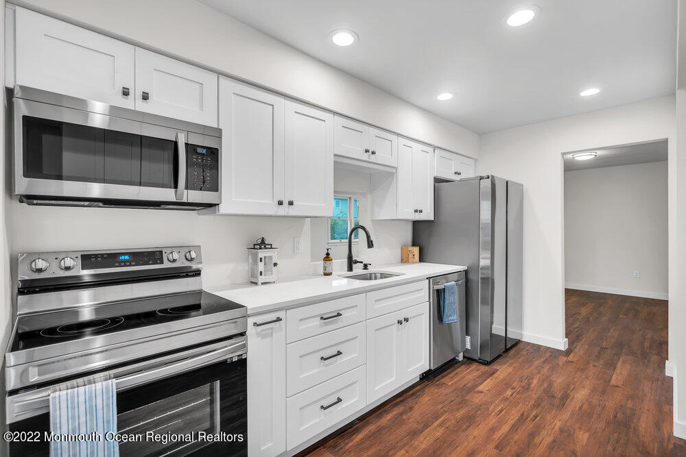 142 Revolutionary Road Little Egg Harbor, NJ 08087 - Photo 11 of 39 Kitchen