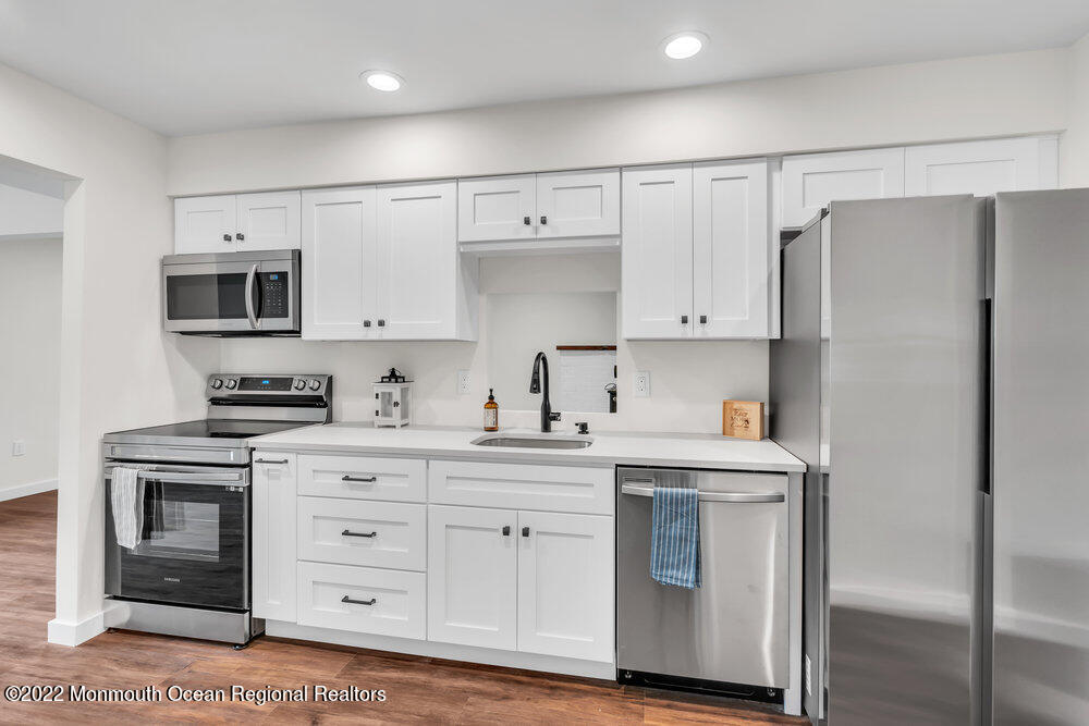 142 Revolutionary Road Little Egg Harbor, NJ 08087 - Photo 13 of 39 Kitchen