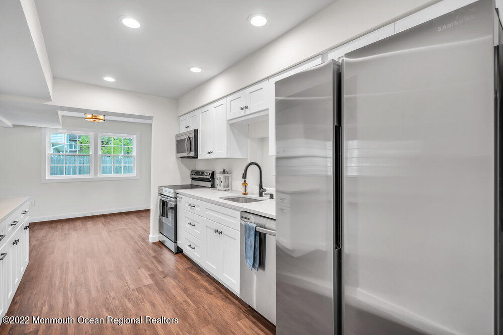 142 Revolutionary Road Little Egg Harbor, NJ 08087 - Photo 17 of 39 Kitchen